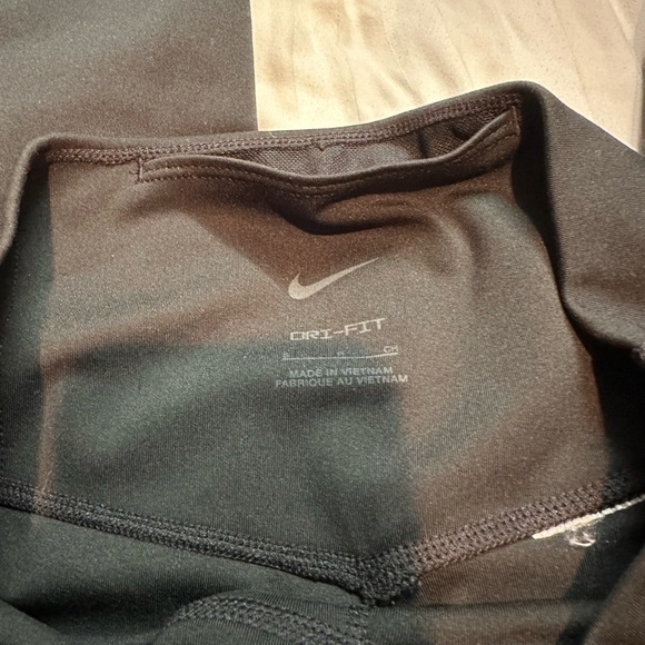 Nike Black and Gray Leggings Soft Stretchy Bottoms - Picture 3 of 7